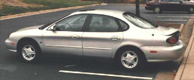 Ford Taurus SE, from the right side